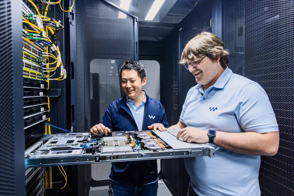 Network engineers maintaining 100Gbps media streaming dedicated server infrastructure